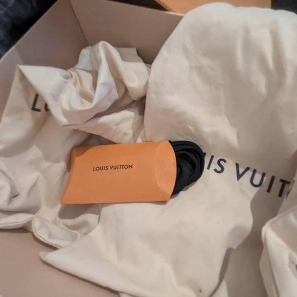 LV sneaker black color in perfect condition size 43 100% authentic/  Mercari - Picture 6 of 16